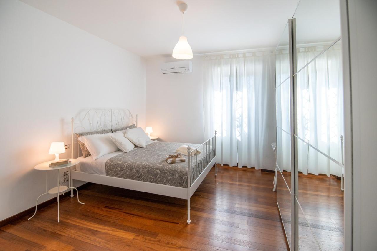 Familiaris Pompei Holiday Home ภายนอก รูปภาพ